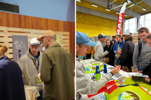Stand Trail Runner Foundation à l'Écotrail Paris 2025 : membre TRF en interaction avec les visiteurs et participants découvrant les animations de sensibilisation environnementale